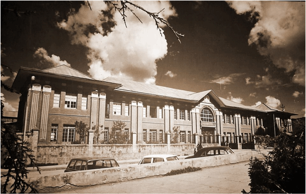 Fotografía antigua del Hospital Antonio Lorena del Cusco