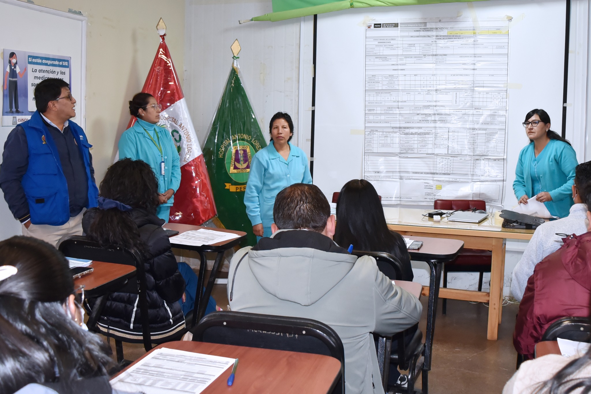 𝗝𝗢𝗥𝗡𝗔𝗗𝗔 𝗗𝗘 𝗜𝗡𝗗𝗨𝗖𝗖𝗜Ó𝗡 𝗣𝗔𝗥𝗔 𝗡𝗨𝗘𝗩𝗢𝗦 𝗠É𝗗𝗜𝗖𝗢𝗦 𝗥𝗘𝗦𝗜𝗗𝗘𝗡𝗧𝗘𝗦 𝟮𝟬𝟮𝟱